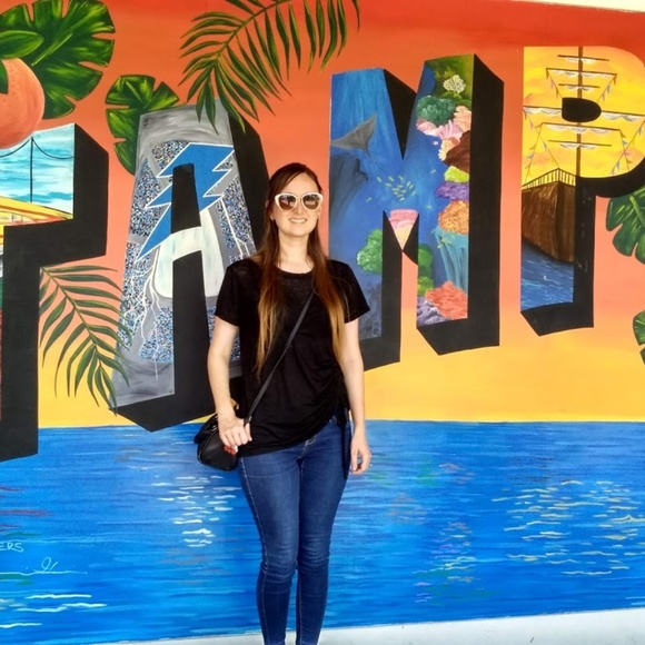 Meet your Posher, Lindsay - Picture 1 of 1